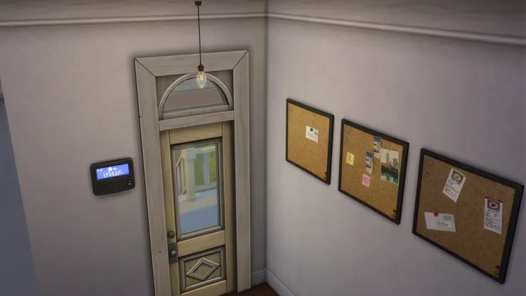 後門沒有前門常用，也沒什麼賓客進出，很適合用來放告示板。