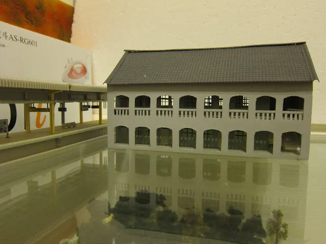 這是仿花蓮松園別館用模型板裁切製作的，日式拱門型門窗是一大特色!