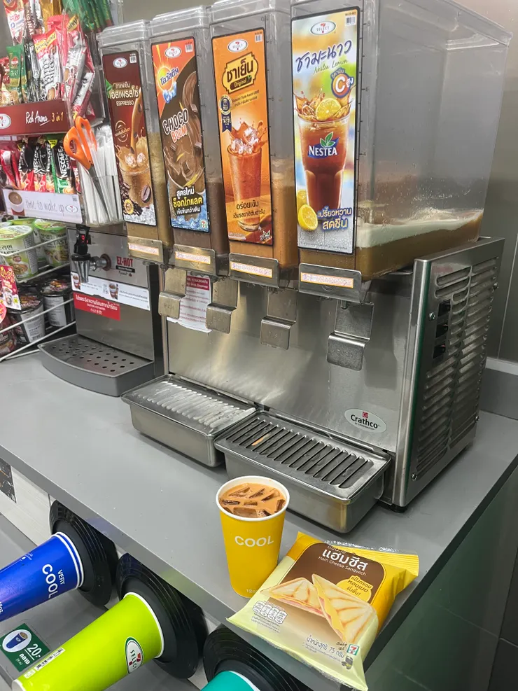 超商必吃熱壓土司和自助飲料