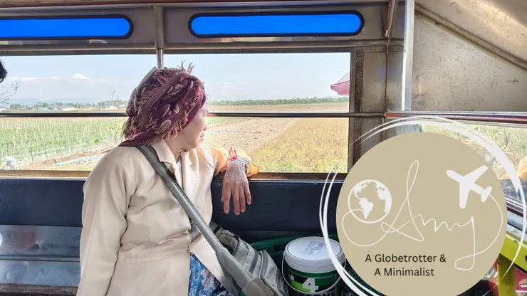 在雙條車上的少數民族婦女