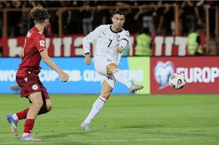 C.朗拿度梅開二度助葡萄牙勝5:0