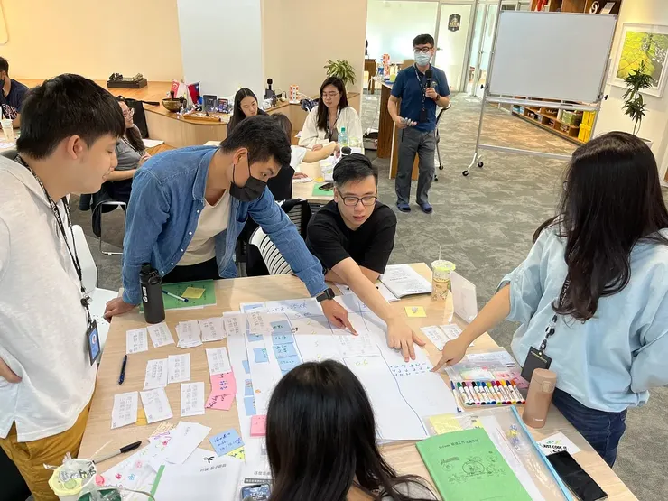 大量的內外訓課程，讓新加坡商鈦坦科技的員工除了在專業技能外，可不斷橫向的擴充新知、習得新技能，成為善於溝通協作的 T 型人才。