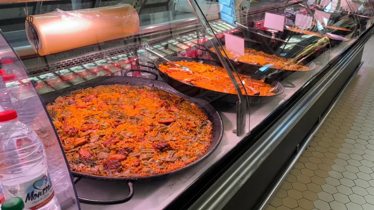 中央市場賣得超大鍋海鮮燉飯