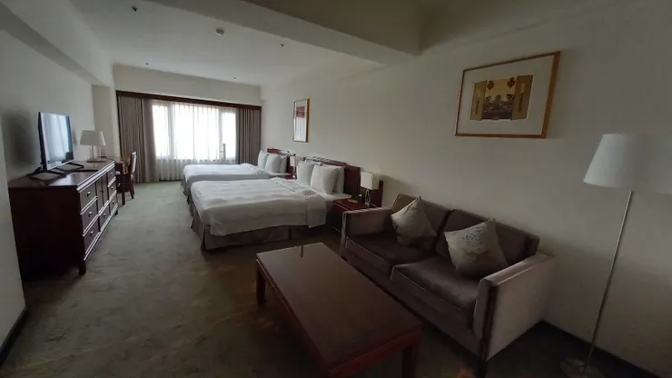 這是台中福華大飯店幫我和老爸免費升等的超大房間!謝謝台中福華大飯店!