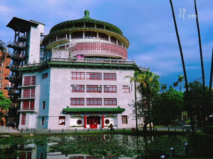 外觀如天壇的「國立臺灣工藝研究發展中心臺北當代工藝設計分館