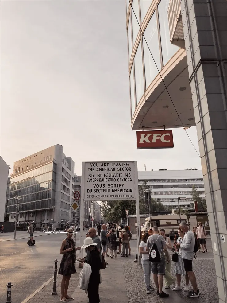 柏林查理檢查哨（Checkpoint Charlie）附近。/拍攝：蝦那