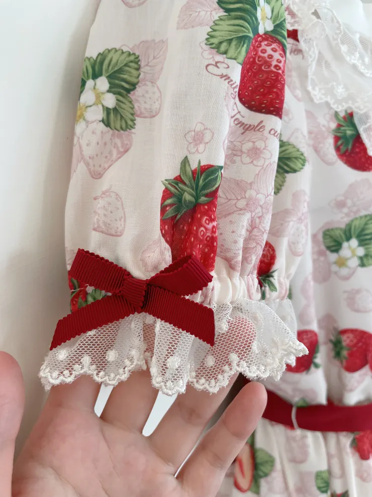 袖口蝴蝶結為固定式，不可拆。