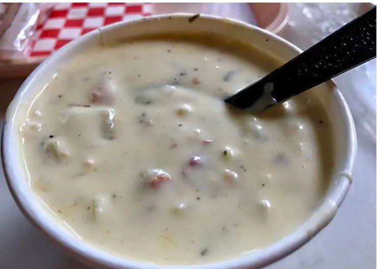 造訪西雅圖一定要來品嚐這料多味美、濃醇香鮮的巧達濃湯，不容錯過啊！（圖截自網路)