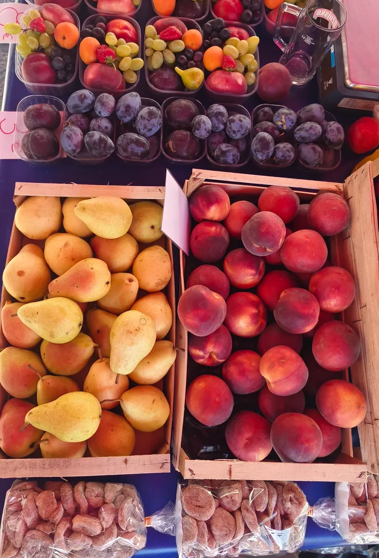 農產市場裡的水果