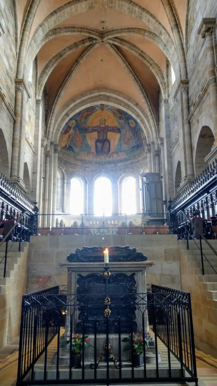 亨利二世與其皇后的合葬墓