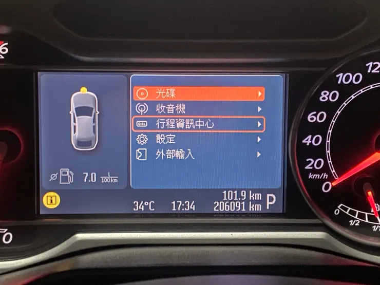 事發當天的儀表板，除了大燈轉向不轉的故障訊號之外，沒有別的異常！