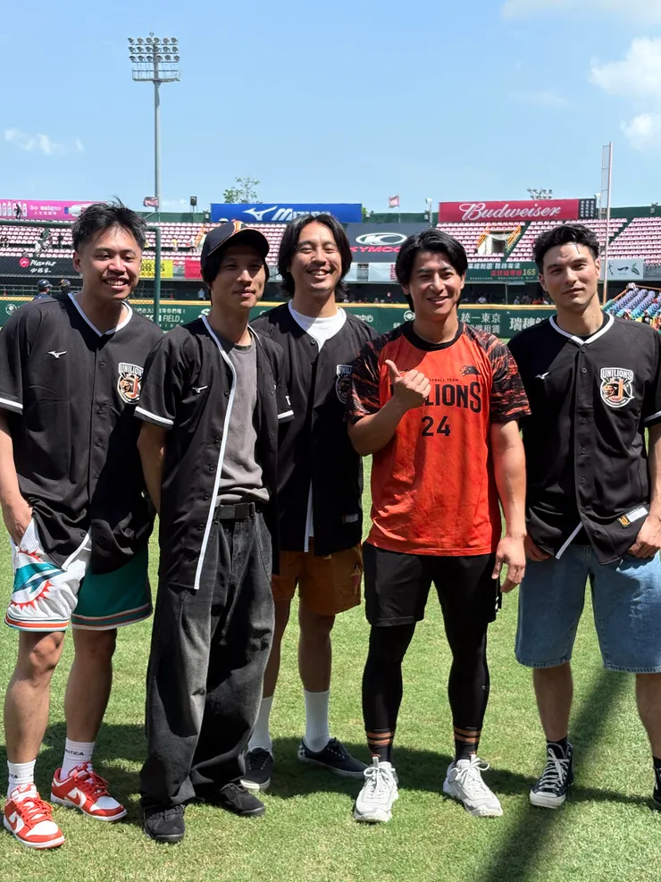 受邀統一獅前進台南棒球場擔任開球嘉賓/鳳小岳&壓克力柿子工作室提供