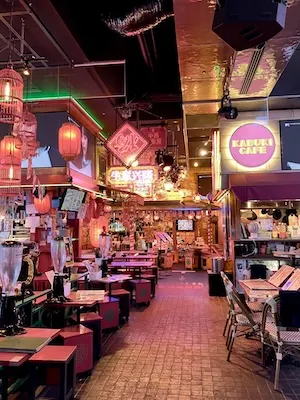 就像影像都是經過設計的，燈紅酒綠也要經過設計（拍攝：我）