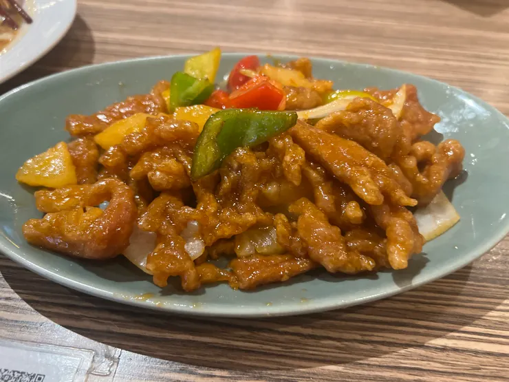 糖醋咕咾蜜肉。中規中矩。