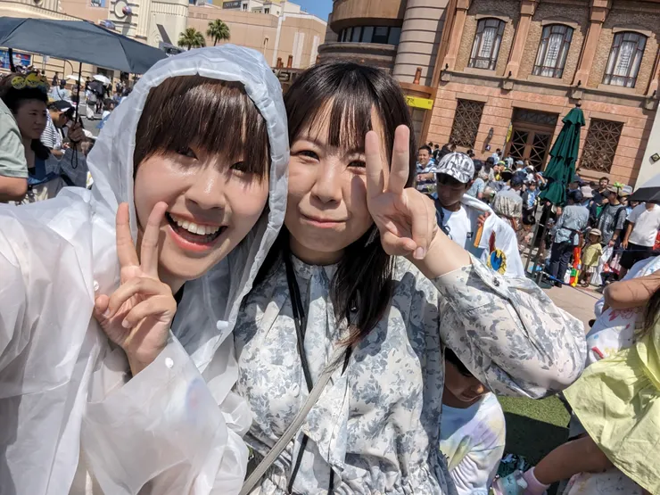 即使站在離中央有些距離的地方,也是全濕啊!!!