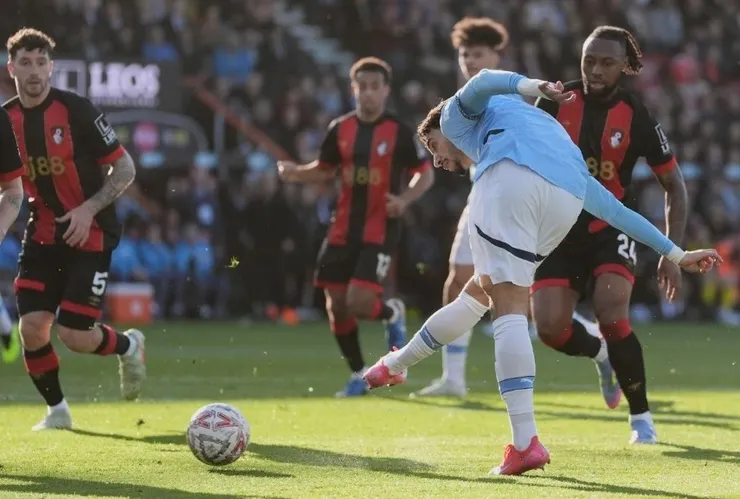 馬莫殊妙射建功助曼城反勝2:1