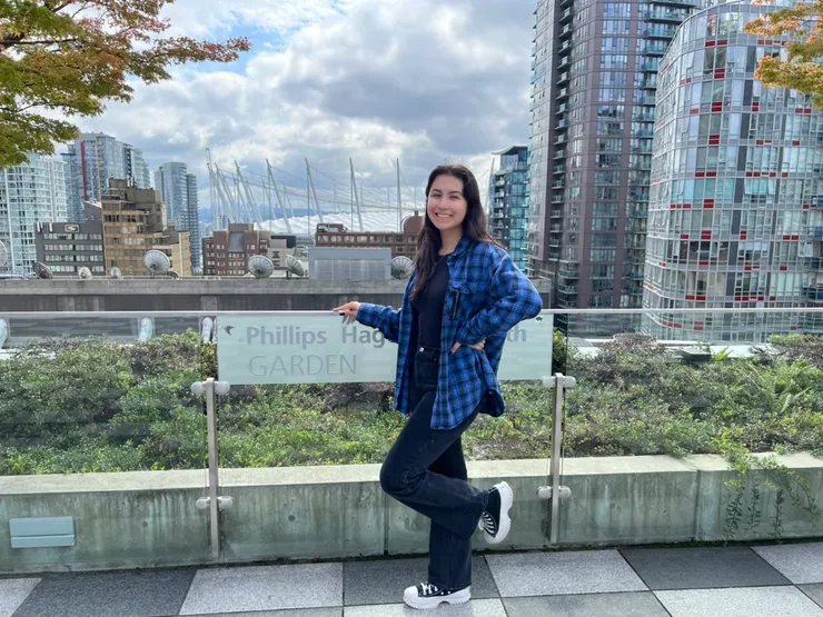 屋頂有花園，遠方的帆就是Canada Place