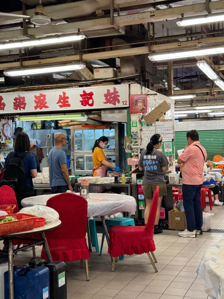 位於街市三樓，用餐環境稍嫌雜亂，但無損餐點美味