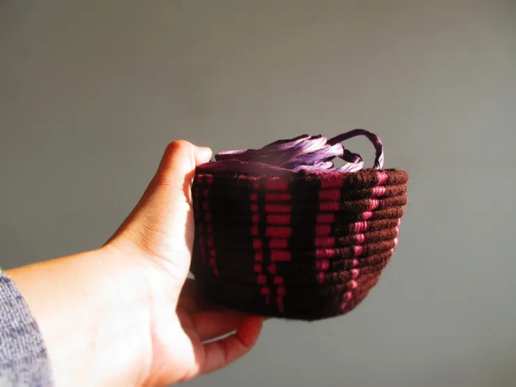 材料來自菲比對棟鄰居家中毛線餘料