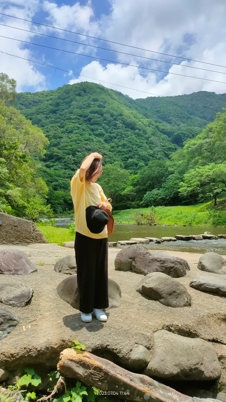 太座很享受森林浴