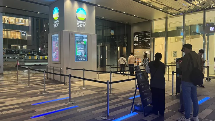 當天我們約20:30抵達，現場就已經沒有票了。