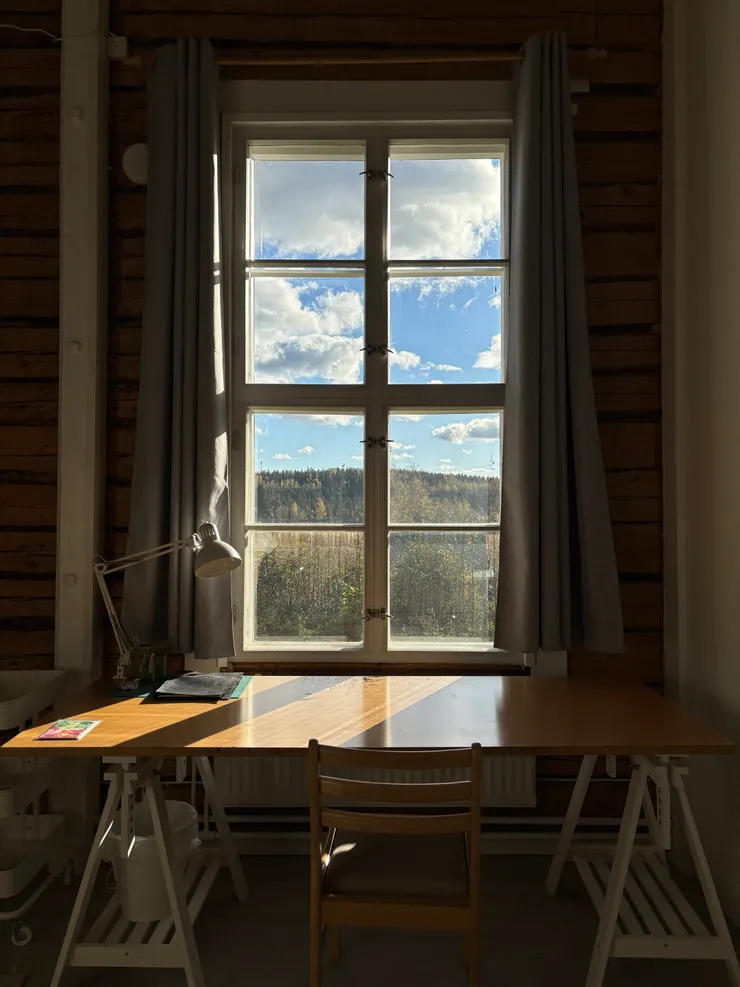 我的房間工作桌。