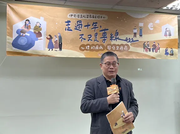 （圖說：禱告是劉姐給尹牧師最美的傳承與榜樣。)