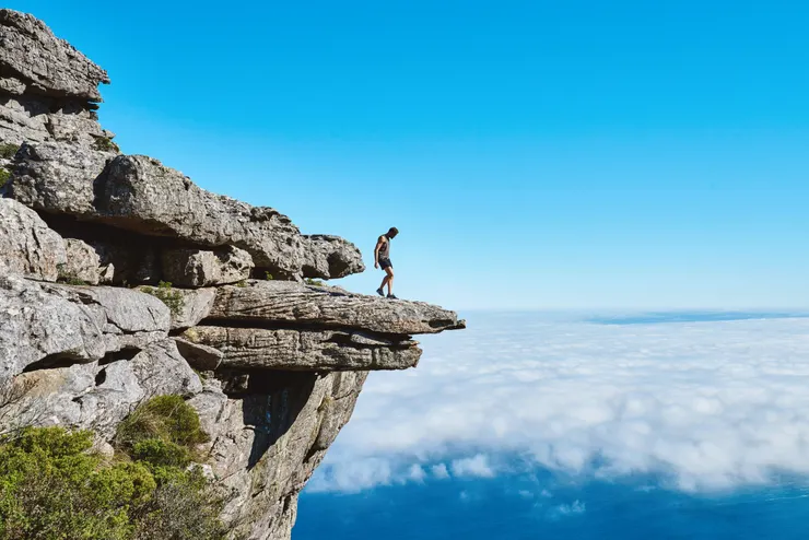 樂於作惡，喜歡炫耀名利財富之人，猶如在懸崖邊嬉戲玩樂，隨時粉身碎骨而不自知!!