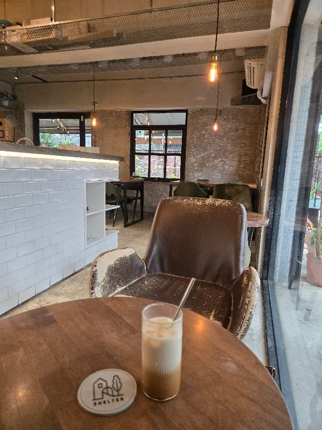 坐在這大面窗戶旁邊實在是非常好拍照