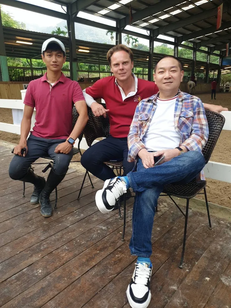 左-陳御龍教練,中-荷蘭教練Bas Van Der Aa,右-程俊昇執行長