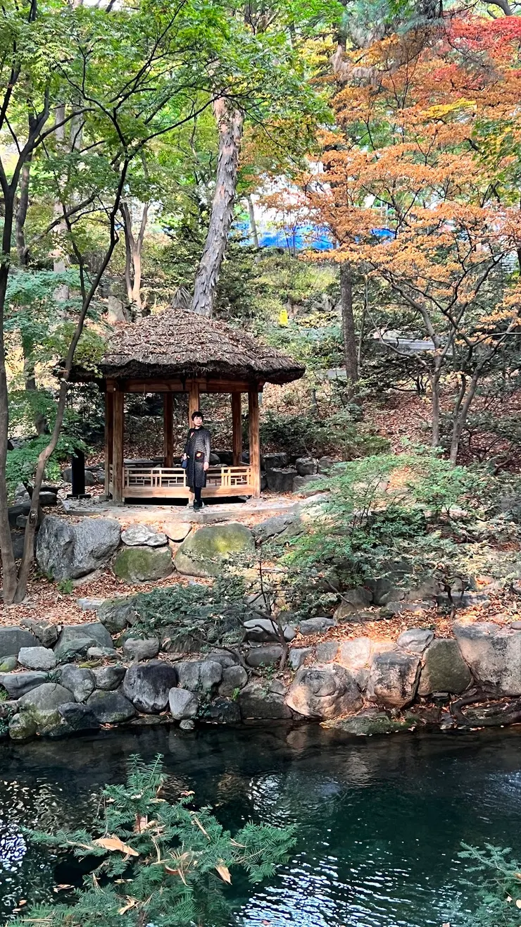 常春齋周圍還的池塘涼亭造景