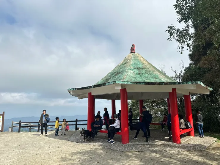 山頂的休憩涼亭