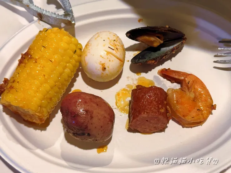 配角上場~沒拍到德國香腸個人照，不過口味也就是一般去早餐店有機會吃到的那種，外加鹽不用錢的鹹度，吃幾個止餓就好