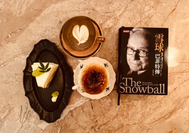 Egghost咖啡廳看巴菲特傳