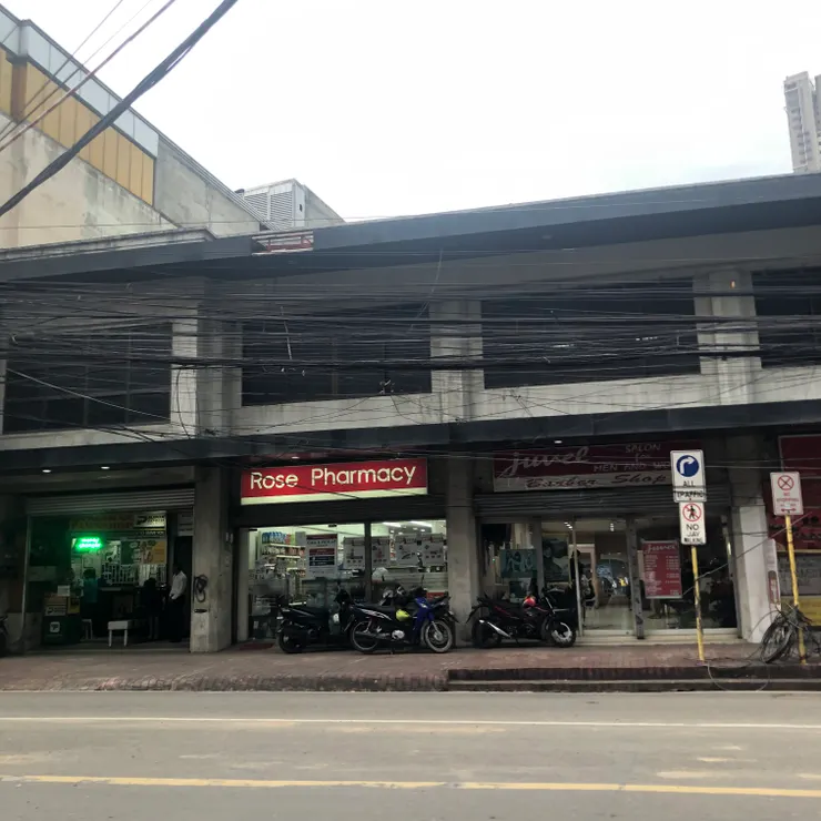 他們的電線都超亂而且很低，有些還垂一條，走路不小心可能會變皮卡丘