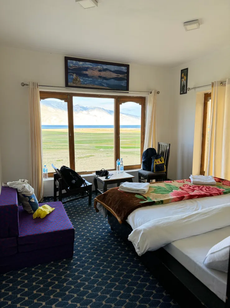 房間一景,還有我們的亂亂行李