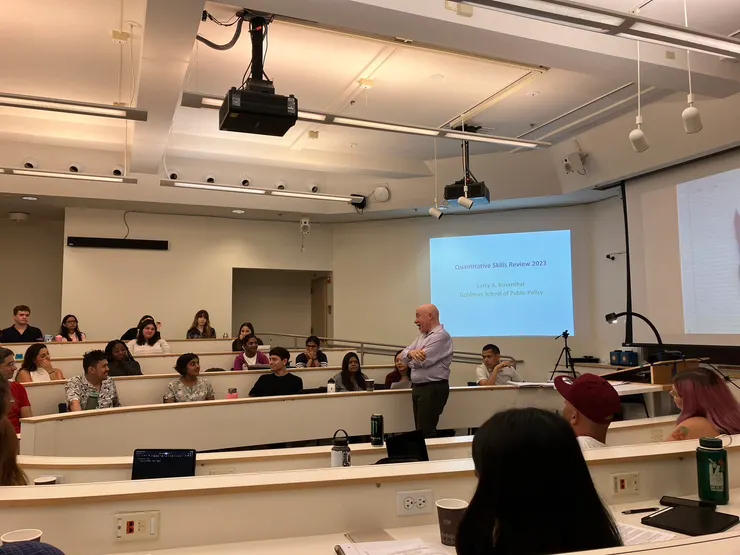 一個法律背景的人，卻後來專精於數學...太奇妙了