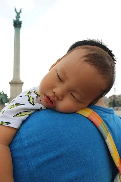 上圖為未滿兩歲的哥哥，攝於2018年9月