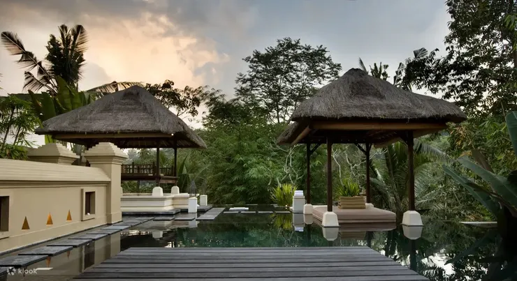 購買套餐+泳池，即可進入游泳池和露天按摩浴缸