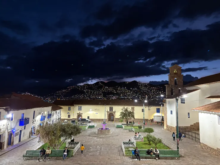 開始登階，景色好美啊！