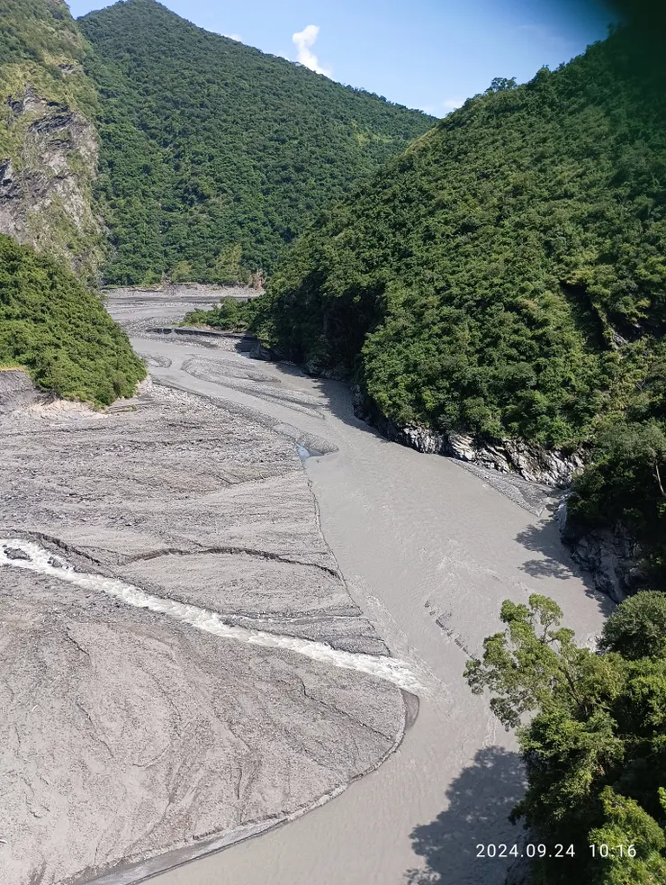 空山無爭自陶，自拍攝