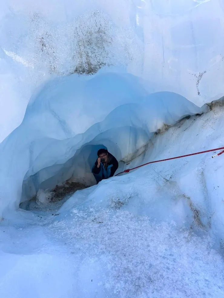 比較大的孔隙，人甚至可以鑽進去