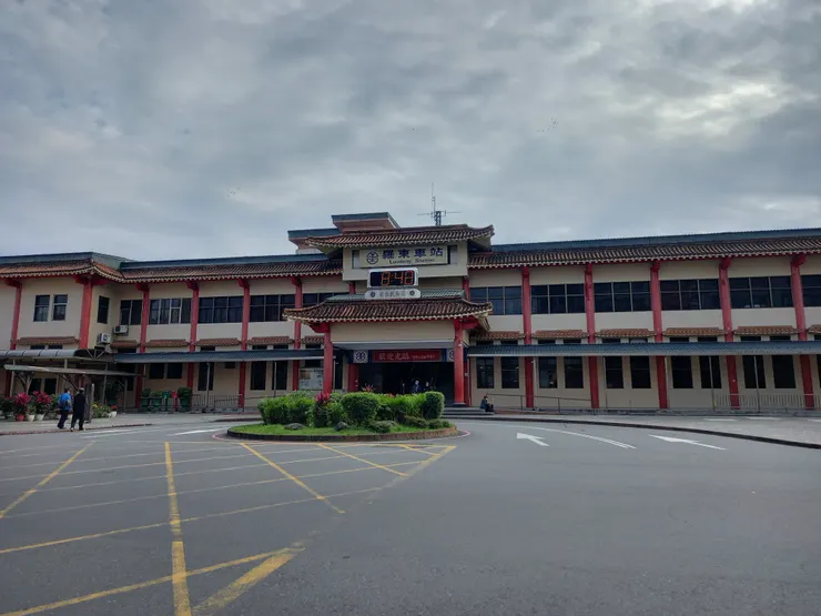 這兩天羅東車站的外型在網路上掀起熱議!我覺得還挺有特色的呀!