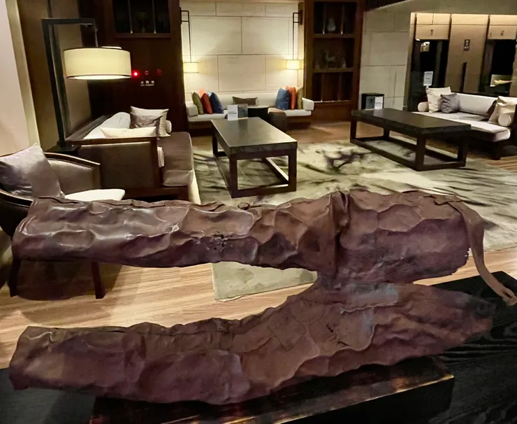 台東桂田飯店大廳銅雕藝術