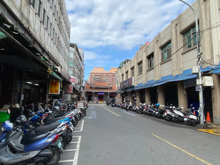 從利濟橫移門望向慈祐宮