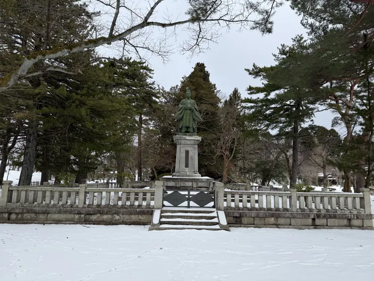 佐竹義堯的銅像。