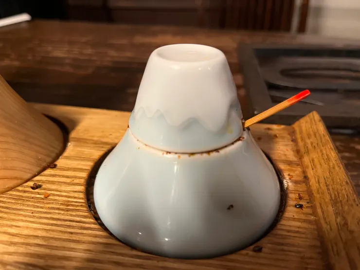 富士山造型的七味粉罐。