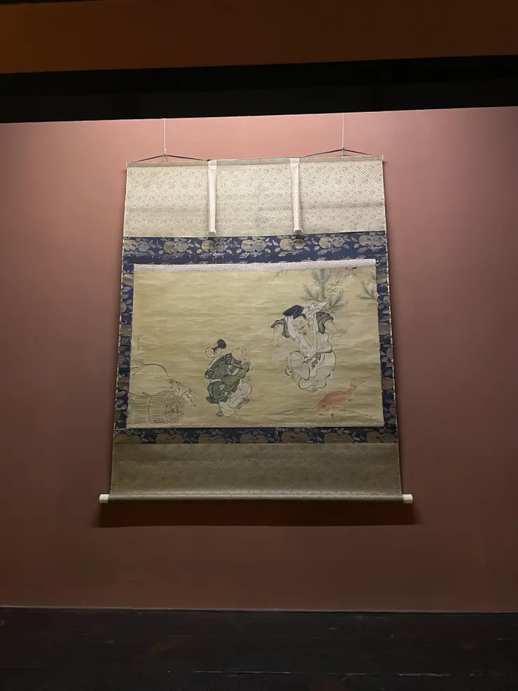 坐下看變得非常有躍動感（照片是用坐著的角度拍的，不過或許和肉眼看還是不太一樣）