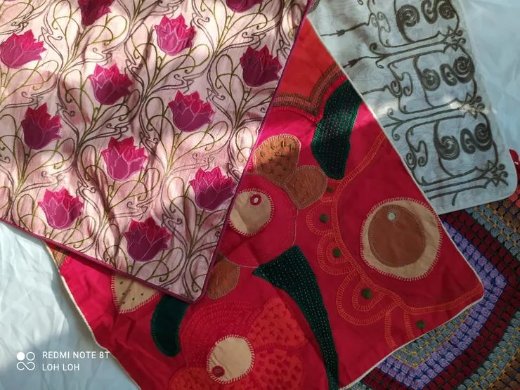 將傳統刺繡做成抱枕 受到國外人士的喜愛