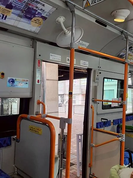 後門上車嗶卡機就在門邊